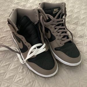Nike dunk moon fossil size 7 woman new!